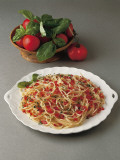 Close-Up of Spaghetti with Tomatoes in a Bowl Fotografie-Druck von C. Ruggiero