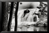 See mit Wasserfall Foto
