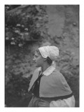 [Le groupe folklorique de Lagny-sur-Marne, "La brie". Femme en costume traditionnel] Giclee Print