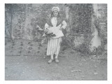 [Le groupe folklorique de Lagny-sur-Marne, "La Brie". Une femme en costume traditionnel Giclee Print
