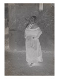 [Le groupe folklorique de Lagny-sur-Marne, "La brie". Femme en costume traditionnel] Giclée-Druck