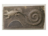 Porte au serpent lové happant la tête d'un crocodile Lámina giclée Porte au serpent lové happant la tête d'un crocodile Lámina giclée