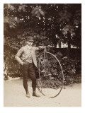 Edouard Eiffel, tenant un bicycle Giclée-Druck von Gustave Eiffel