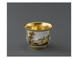 Tasse à chocolat : paysage polychrome et rehauts d'or Lámina giclée