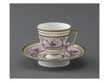 Tasse et soucoupe à chocolat : bande rose décorée  de trophées polychrome Lámina giclée