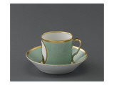 Tasse et soucoupe à chocolat : fond vert avec portrait d'homme en grisaille dans un médaillon Lámina giclée
