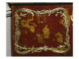 Commode en laque rouge et bronze doré ouvrant à deux grands tiroirs en façade Giclee-trykk av Léonard Boudin