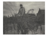 Marais dans le Norfolk : transport du foin en barque Giclee Print by Peter Henry Emerson