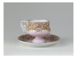 Soucoupe et sa tasse sur piédouche, décor de feuilles et bambou en or sur fond rose Lámina giclée