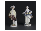 Statuettes représentant un marchand d'oeufs et de volailles et une marchande de pommes Lámina giclée