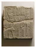 Relief : le pharaon Ptolémée VI fait l'offrande du vin à Ouadjet Lámina giclée