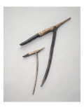 Deux herminettes à manche coudée à tendon long et ligature en rotin Lámina giclée Deux herminettes à manche coudée à tendon long et ligature en rotin Lámina giclée