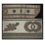 Deux bordures (pour tenture et pour siège) en brocart fond satin ponceau à anneaux et feuilles de Reproduction procédé giclée