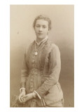 Jeune femme debout, coupée à mi-corps reproduction procédé giclée par Paul Nadar
