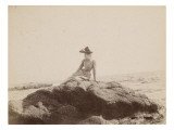 Gustave Eiffel - Jeune femme assise sur un rocher, au bord de la mer Digitálně vytištěná reprodukce