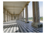 Grand Trianon : le péristyle construite par Robert de Cotte Giclee Print