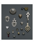 Planche de bijoux sur le thème du coeur : crochet à ciseaux, épingles de col, broches, fibule, Giclee Print