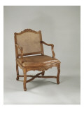 Ensemble de trois fauteuils cannés; dossier carré, le haut chantourné; bras reproduction procédé giclée