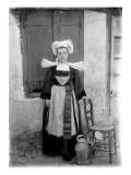 Jeune fille en costume traditionnel Lámina giclée Jeune fille en costume traditionnel Lámina giclée