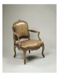 Ensemble de six fauteuils cabriolet; dossier ceintré, supports d'accotoirs en crosse, décor de reproduction procédé giclée