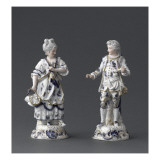 Statuette représentant une jeune femme en robe de bergère XVIIIe et statuette représentant un Lámina giclée Statuette représentant une jeune femme en robe de bergère XVIIIe et statuette représentant un Lámina giclée
