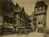 1900 World Exhibition, The Pavillon Du Vieux Paris, on Rue Des Vielles Ecoles Photographie par Brothers Neurdein