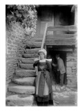 Jeune fille en costume traditionnel reproduction procédé giclée