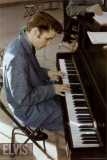 Elvis Presley Playing the Piano Pósters
