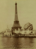Paris, 1900 World Exhibition, The Eiffel Tower and the Grand Globe Céleste Fotografie-Druck von Brothers Neurdein