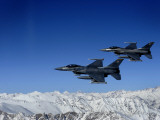 US Air Force F-16 Fighting Falcons Conduct Operations over Eastern Afghanistan Fotografická reprodukce US Air Force F-16 Fighting Falcons Conduct Operations over Eastern Afghanistan Fotografická reprodukce