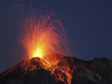 Stromboli Eruption, Aeolian Islands, North of Sicily, Italy Lámina fotográfica