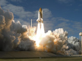 Space Shuttle Atlantis Lifts Off from its Launch Pad at Kennedy Space Center, Florida Photographie