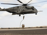 Air Force Pararescuemen Conduct a Combat Insertion and Extraction Exercise in Djibouti, Africa Lámina fotográfica