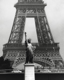 La Tour Eiffel En Liberté, 1969 Print by Robert Doisneau