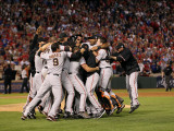 Texas Rangers v. San Francisco Giants, Game 5:  San Francisco Giants celebrate their 3-1 victory Photographic Print by Ronald Martinez