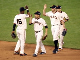 Texas Rangers v San Francisco Giants, Game 2: Edgar Renteria, Andres Torres, Mike Fontenot, Freddy  Fotografisk trykk av Jed Jacobsohn