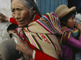 A Woman Removes Her Hat in Respect as a Catholic Procession Passes By Fotografie-Druck von Pablo Corral Vega