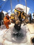 A Scientist Uses a Submersible Suit to Search a Shipwreck Photographie par Emory Kristof