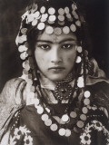 An Algerian Girl Wears a Dowry of Gold Coins Fotoprint van Lehnert & Landrock An Algerian Girl Wears a Dowry of Gold Coins Fotoprint van Lehnert & Landrock