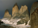 Sharp, Towering Mountain Peaks in Torres Del Paine, Chile Photographie par Barry Tessman