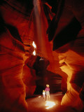 A Mother and Child Marvel at the Wonders of Antelope Canyon Photographie par Paul Damien