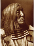 Portrait of Famous Warrior, Lone Tree-Apsroke, Born in 1828 Photographie par Edward S. Curtis