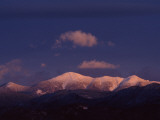 Mount Wright, Mount Algonquin, and Mount Iroquois at Twilight Photographie par Maria Stenzel
