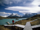 Patagonia's Craggy Paine Massif Rises Beyond Lake Pehoe Fotografie-Druck von Pablo Corral Vega