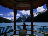 Mountains Reflected in Holy Lake in the Sichuan Province Photographie par David Edwards