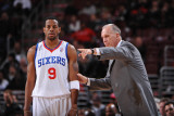 Los Angeles Clippers v Philadelphia 76ers: Doug Collins and Andre Iguodala Lámina fotográfica por Jesse D. Garrabrant