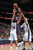 Atlanta Hawks v New Jersey Nets: Joe Johnson, Devin Harris and Brook Lopez Photographie par Jesse D. Garrabrant
