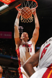 Detroit Pistons v Miami Heat: Zydrunas Ilgauskas Lámina fotográfica por Victor Baldizon