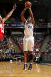 New Jersey Nets v Sacramento Kings: Carl Landry Photographic Print by Don Smith