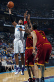 Cleveland Cavaliers v New Orleans Hornets: David West and Ryan Hollins Photographic Print by Layne Murdoch